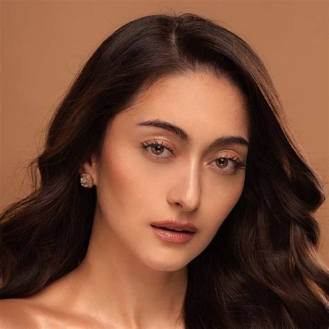 Victoria Velasquez Vincent .